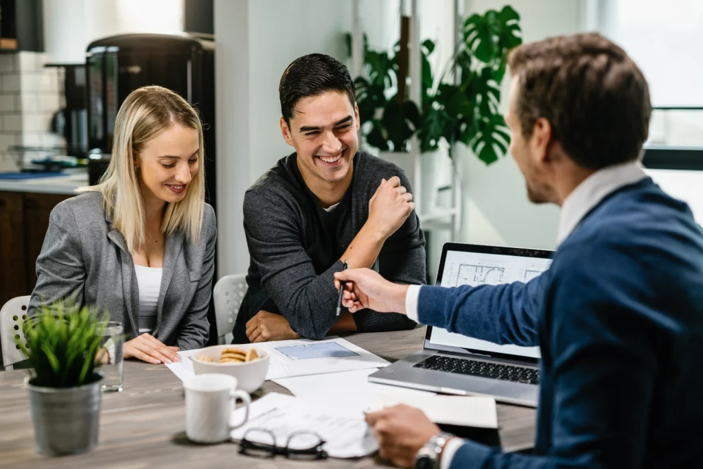 A financial advisor explaining personal loan settlement